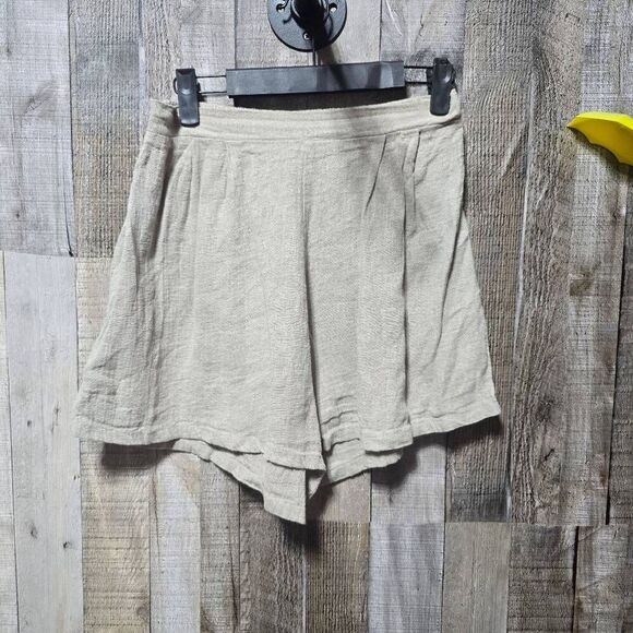Yoli & Otis Tan Linen Shorts - Picture 1 of 4